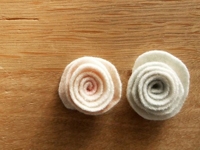 la_daridari Wool Roses